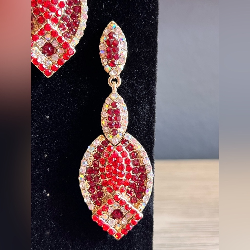 Elegant Red and Gold Dangle Earrings - Picture 2 of 3